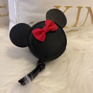 GUC - Ms. Fong (pacifier holder ) never used it as a holder, used it for airpod